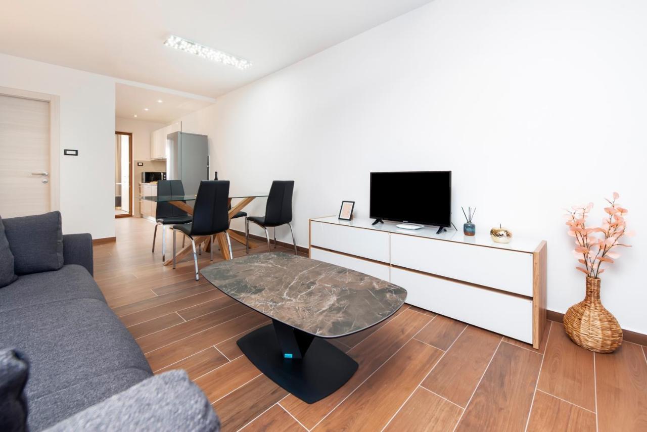 Apartments Sanja-New Renovated روفينج المظهر الخارجي الصورة
